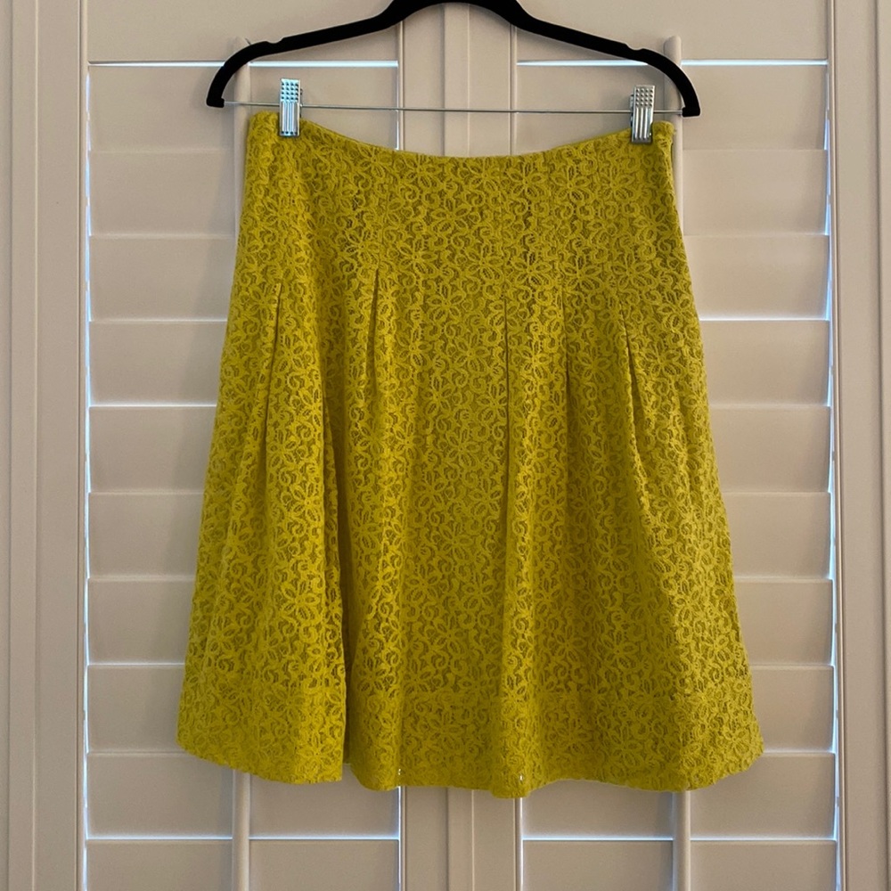 Yellow, lace, pleated skirt.